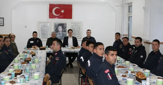 Ulaş Kaymakamı Eskimez ve Belediye Başkanı İlbey, jandarmayla iftarda bir araya geldi Sivas Haberleri