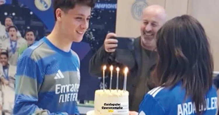 Maç sonrası pastalı sürpriz