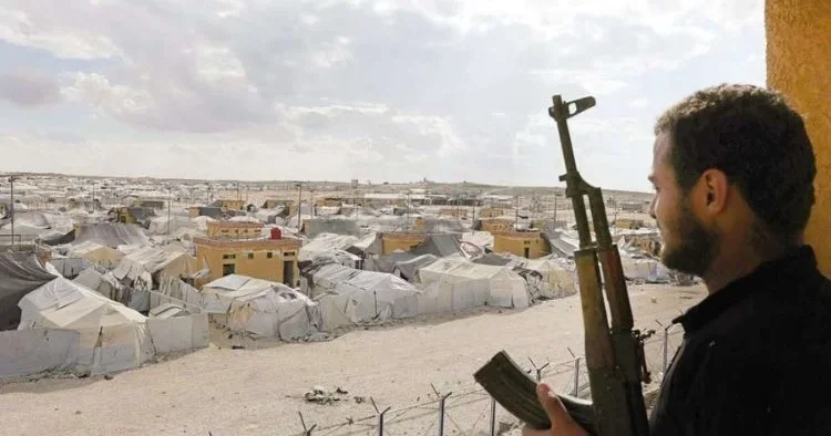 DEAŞ’lı aileler tutuluyordu… Suriye’deki Hol Kampı’ndan binlerce kişi kaçmış