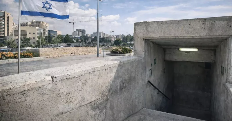 İsrail de sığınaklar halkın kullanımına açıldı