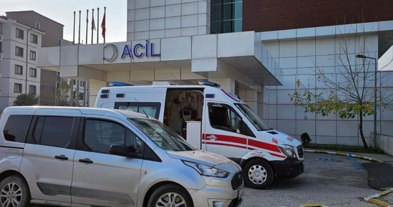 Son dakika: Öğrenci servisi ile çarpışan motokurye kaldırıldığı hastanede hayatını kaybetti