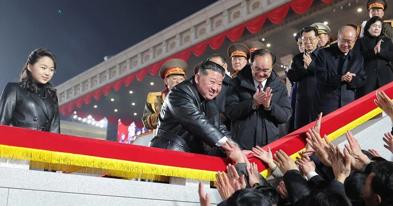 Kim Jong Un ve kızından eşleşen kıyafet: Halefiyet tartışmaları alevlendi