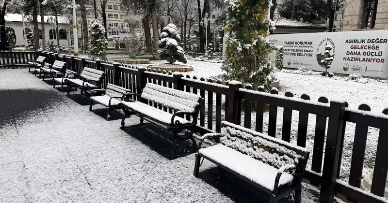 Tokat güne kar yağışıyla uyandı