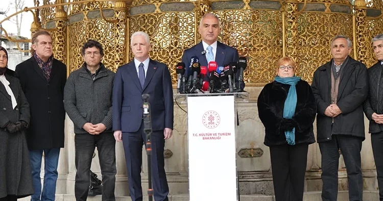 Bakan Ersoy açıkladı: Ayasofya da süreç devam ediyor, Sultanahmet te çalışmalar tamamlandı