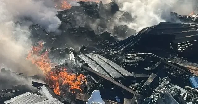 Alanya da aynı depoda ikinci kez yangın çıktı VİDEO İZLE