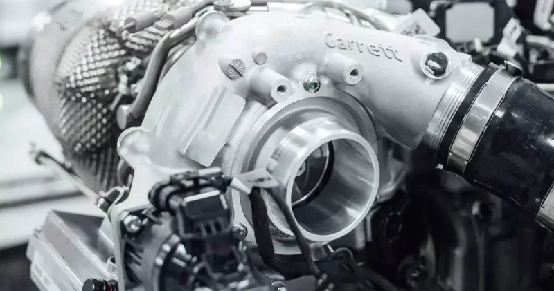 Dizel mi benzin mi? Hepsi olur! Her türlü yakıtla çalışan yeni motor tanıtıldı