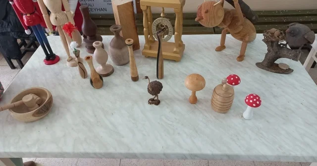 Kozan da üniversite öğrencilerinin ahşap sanatı mesaisi Adana Haberleri
