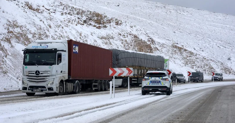Doğu ve İç Anadolu da ulaşıma kar ve tipi engeli
