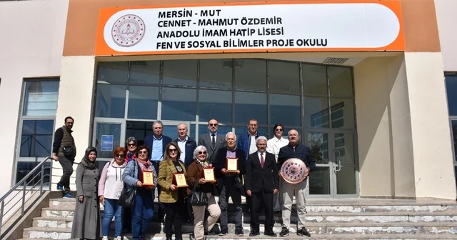 Mersin de arazilerini bağışlayan ailenin adı okula verildi Mersin Haberleri