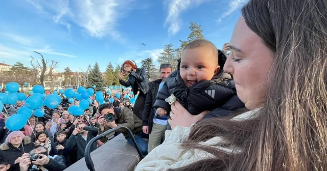 SMA Tip 2 hastası Rüzgar bebek için yüzlerce mavi balon gökyüzüne bırakıldı Bolu Haberleri