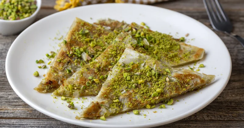 Antep lezzeti mutfağınıza geliyor! Evde kolaylıkla hazırlayabileceğiniz katmer tarifi!