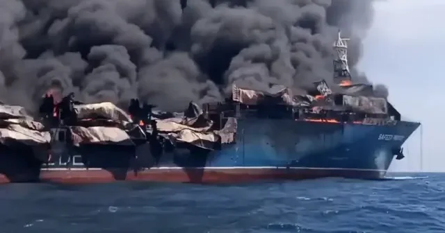 İran Hürmüz Boğazı’nda izinsiz geçen tankeri vurdu VİDEO İZLE