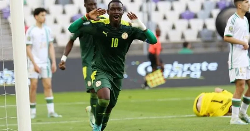 Fenerbahçe nin imzaya getirdiği Amara Diouf ameliyat olup ülkesine döndü Sözcü Gazetesi