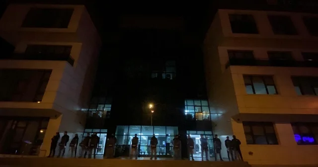 Marmaris Belediyesi ne gece yarısı polis baskını Muğla Haberleri