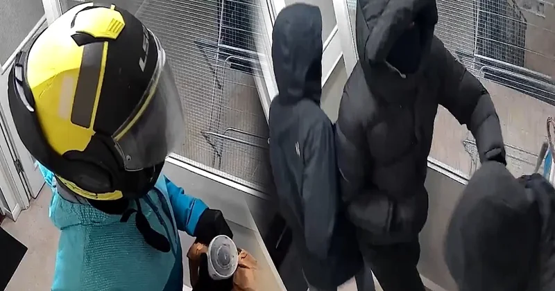 Londra’daki Türk aileye kurye kılığında tuzak: 4 kişiyi tek başına kovaladı Sözcü Gazetesi