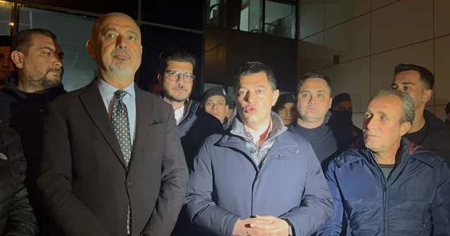 Marmaris Belediyesi ne gece yarısı yapılan baskınla ilgili Başkan Ünlü nden açıklama Marmaris Belediyesi Başkanı ve ekibi çalışmalarına devam edecektir Muğla Haberleri