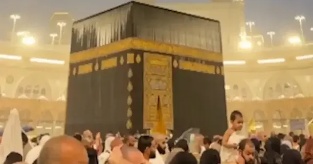 Müslümanların kıblesi Kabe i Muazzama da yağmur bereketi VİDEO İZLE