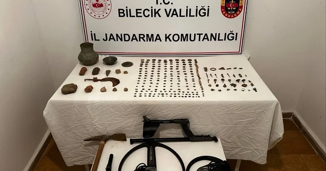 Bilecik te tarihi eser kaçakçılığı operasyonu: 349 parça tarihi eser bulundu Bilecik Haberleri