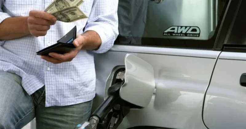 Bir ülke daha akaryakıttan vergiyi düşürdü