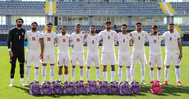 İran Milli Futbol Takımı ndan, ölen çocuklar için çocuk sırt çantalı mesaj Antalya Haberleri