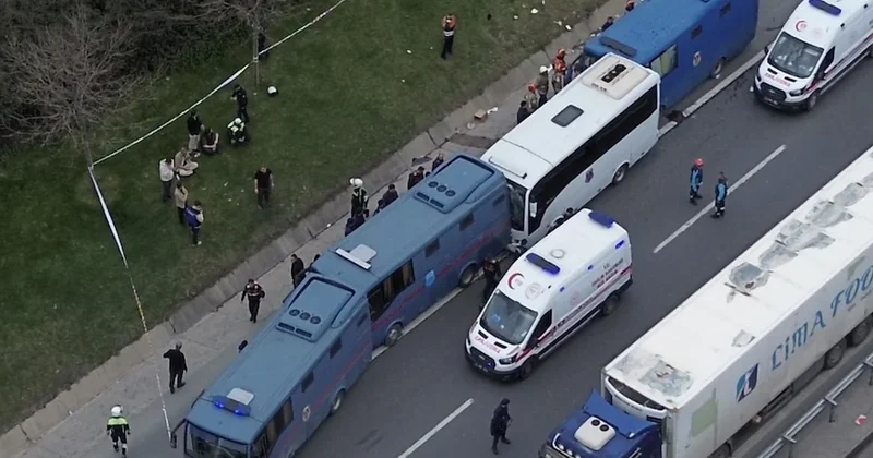 İstanbul da 4 cezaevi nakil aracı birbirine girdi: 6 sı jandarma 15 kişi yaralandı Sözcü Gazetesi