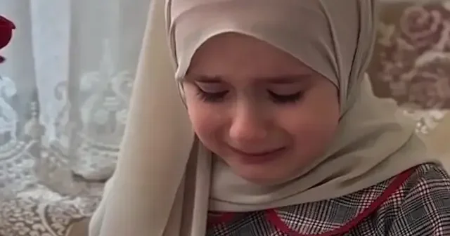 Minik kızın başarısı annesini ağlattı: Ayşe Sare Kur’an ı Kerim’i hatmetti VİDEO İZLE
