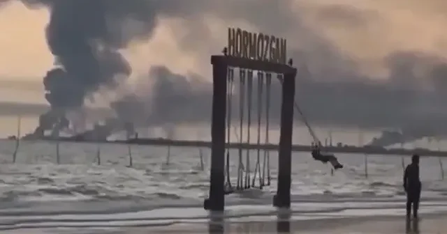 Savaşın gölgesinde çocukluk: İran’da sahilde oyun arka planda duman VİDEO İZLE