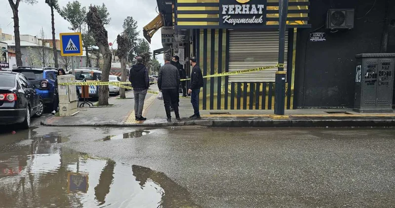 Çarşaf giyip kuyumcuyu soymaya çalıştılar