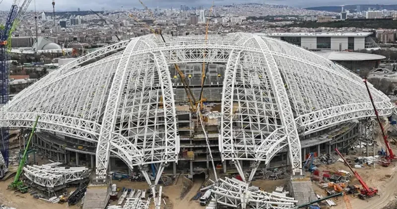 Tamamlanmayan stada Türkiye İtalya maçını verdiler