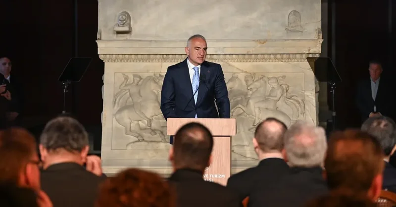 Melek Heykeli ait olduğu yere döndü! Bakan Ersoy: Kültürel mirasa sahip çıkıyoruz