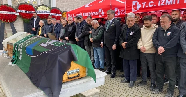 İzmit teki silahlı saldırıda kahreden detaylar: Tek suçu orada olmak Kanlı saldırıda ölen mekan sahibi ve Kocaelispor kongre üyesi defnedildi Kocaeli Haberleri