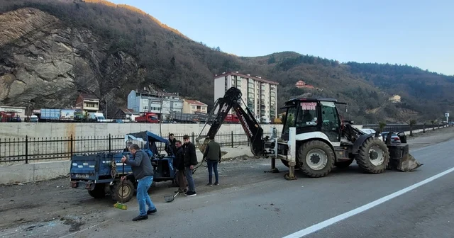 Kastamonu da lastiği fırlayan tarım aracı takla attı: 1 yaralı Kastamonu Haberleri