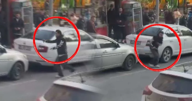 Bıçaklı saldırgan dehşeti kamerada! Rastgele etrafına saldırdı