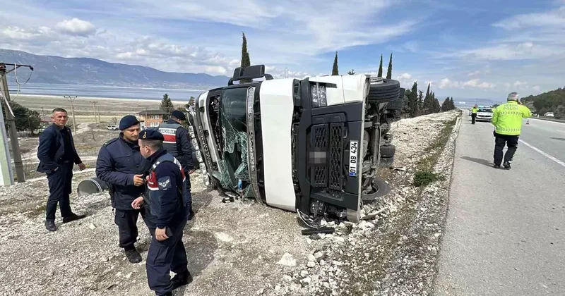 Alkollü sürücünün kullandığı tır yan yattı: 1 yaralı