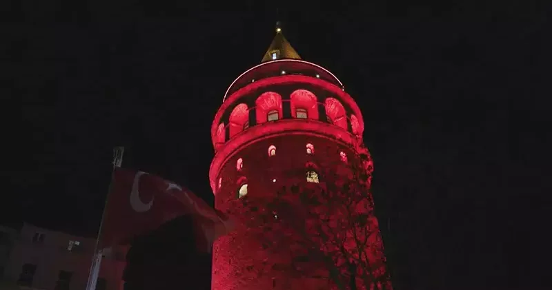 Galata Kulesi Multipl Miyelom hastalığına farkındalık kapsamında kırmızı ışıklarla aydınlatıldı