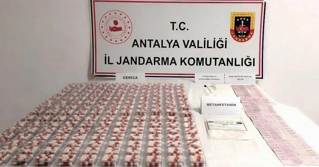Antalya da bir araçta yapılan aramada uyuşturucu madde ele geçirildi Antalya Haberleri
