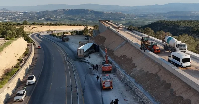 Freni boşalan tır faciaya neden oldu; 1 ölü 4 yaralı Sözcü Gazetesi