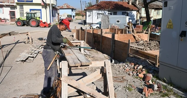 İnönü de inşaat ve çevre düzenleme çalışmaları Eskişehir Haberleri