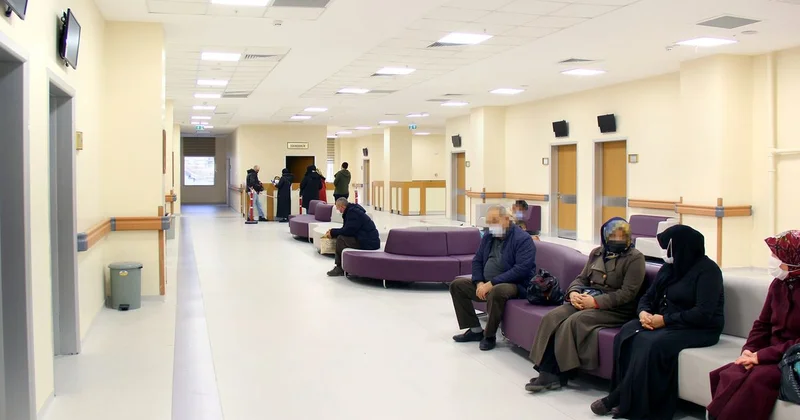 Sivas ta KKKA hastalığı şüphesiyle tedavi gören 21 yaşındaki genç öldü