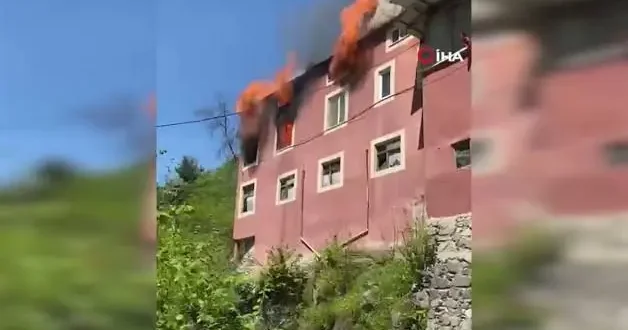 Yangında eşyalar küle döndü, Kur’an ı Kerim zarar görmedi