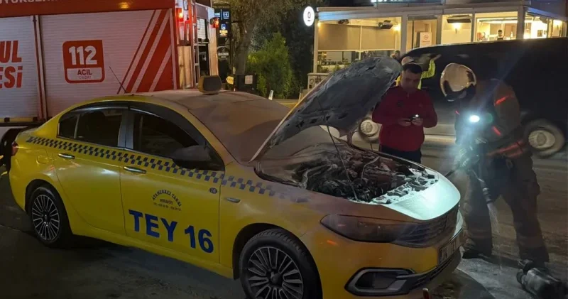 Bakırköy de takside seyir halinde yangın: Ekiplerin müdahalesiyle söndürüldü Gündem Haberleri