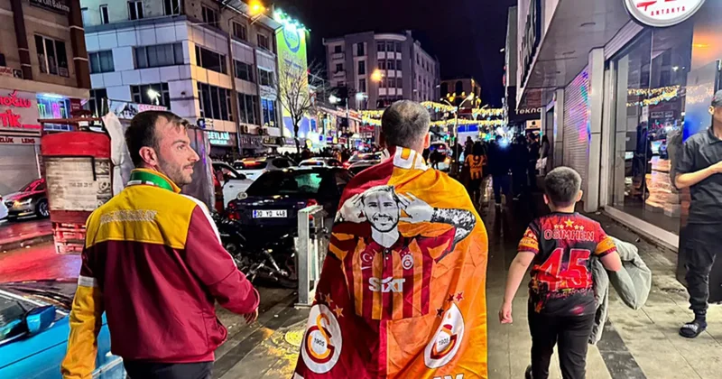 Galatasaray taraftarları, Fenerbahçe derbisini kutladı!