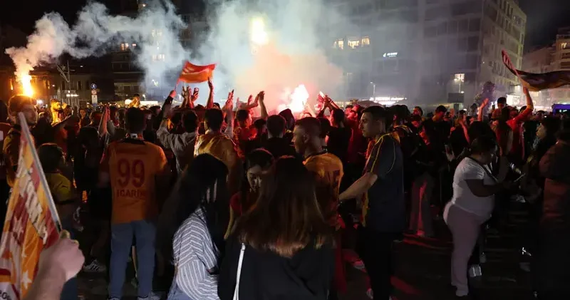 Galatasaray’ın derbi galibiyeti İzmir’de coşkuyla kutlandı