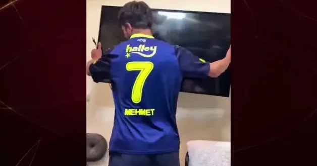 Derbi yenilgisine dayanamadı: Gözü dönmüş taraftar hıncını televizyondan çıkardı!