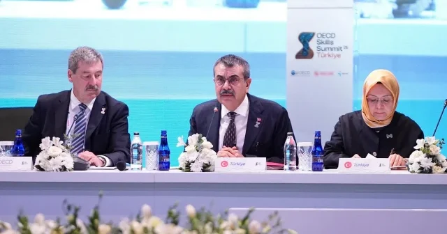 Bakan Tekin OECD Beceriler Zirvesi nde oturum başkanlığı yaptı: Eğitim sistemlerinin geleceği tartışıldı VİDEO İZLE
