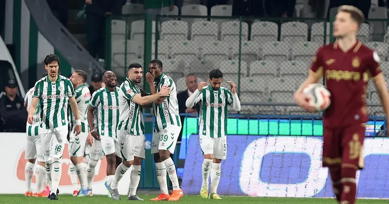 Trabzonspor büyük şansı kaçırdı: Hem Galatasaray a hem de Fenerbahçe ye yaradı