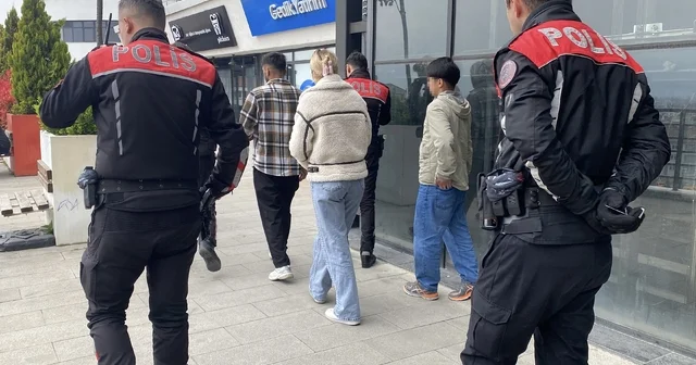 Kız kardeşini kafede bir erkekle görünce ortalığı birbirine kattı Bolu da kadın çığlığı ekipleri harekete geçirdi Bolu Haberleri