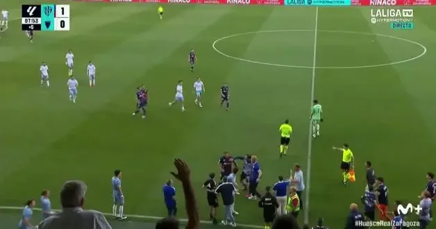 Kaleci kırmızı kart gördü! Rakibine yumruk attı