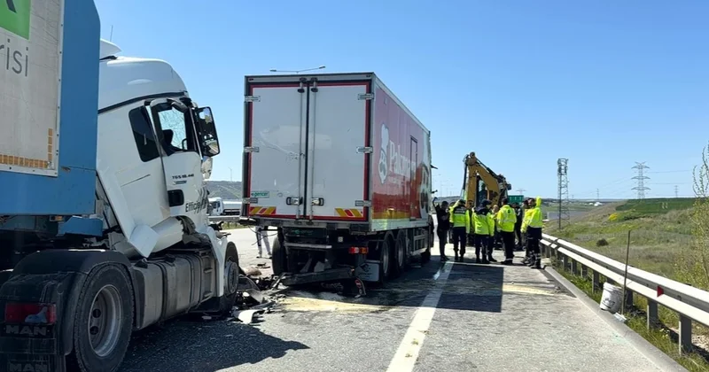 Çatalca da iki TIR ve bir iş makinesi birbirine girdi Sözcü Gazetesi
