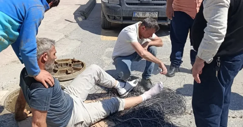 Servis aracı, cadde üzerinde çalışan işçinin ayağını ezdi
